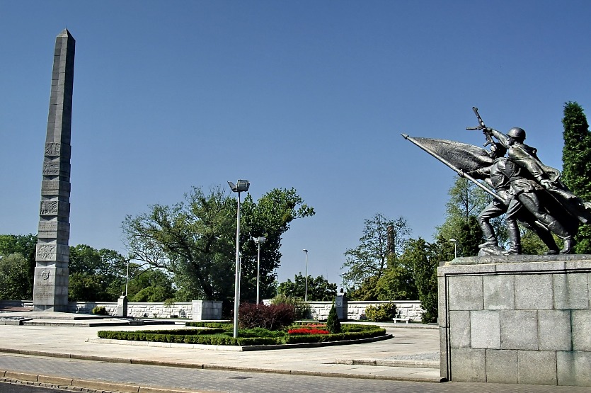 Мемориал 1200 воинам-гвардейцам в Калининграде